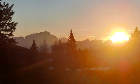 Der Montasch bei Sonnenunergang vom Dobratsch aus gesehen