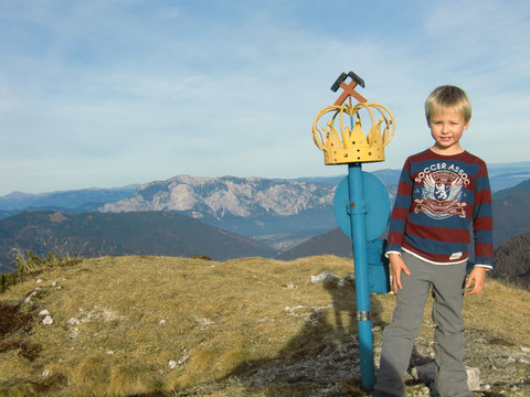 Auf dem Gipfel des Königsberges - im Hintergrund der Dobratsch