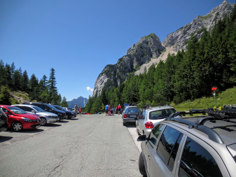 Auf der Passhöhe angelangt wie immer an Wochenenden und in der Ferienzeit viel Betrieb...