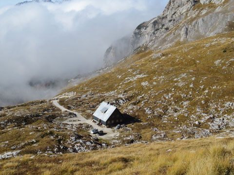 Die Mangart-Hütte (Koča na Mangrtskem sedlu)