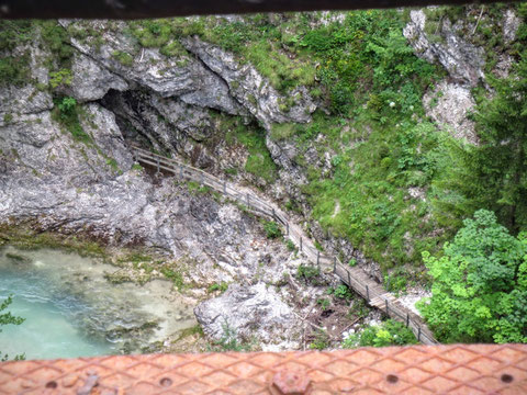 Blick von der historischen Eisenbahnbrücke über die Schlitza in die Schlucht - in der österr.-ungarischen Monarchie eines der beliebtesten und meistbesuchten Ausflugsziele