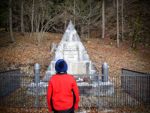 Das Kaiser Karl-Denkmal kurz vor Uggowitz (Ugovizza) - Kaiser Karl besuchte das Kanaltal insgesamt 3 mal - das erste mal als Erzherzog, dann als Kaiser von Österreich -Ungarn
