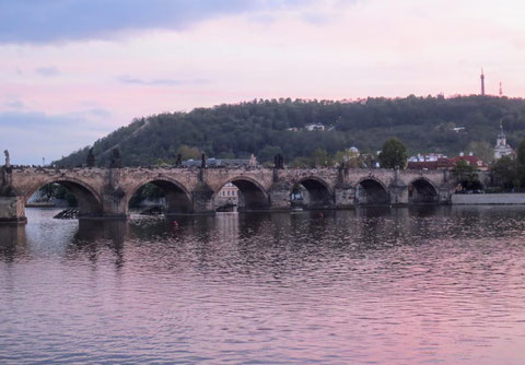 Karlsbrücke, Moldau, Prag