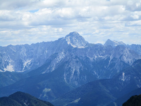 Zoom zum 2.679 Meter hohen Mangart, den vierthöchsten Berg der Julischen Alpen
