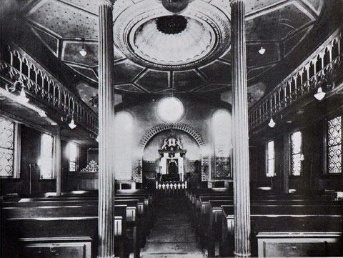 Blick vom Eingang in den Innenraum der Synagoge Hechingen vor der Demolierung 1938. - Foto: www.foto-keidel.de, alle Rechte vorbehalten!