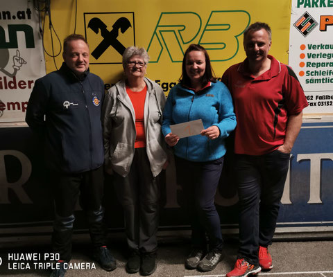 1.Platz:Bernhard,Helga,Sabine,Martin.