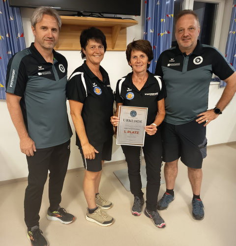 1.Platz :Walter,Bine,Burgi und Bernhard.