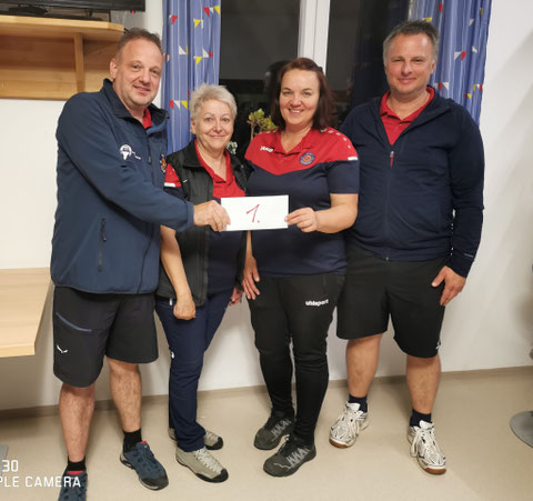 1.Platz:Bernhard,Elfi,Sabine und Martin.
