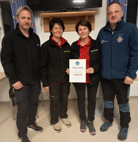 1.Platz:Walter,Bine,Burgi u.Bernhard.
