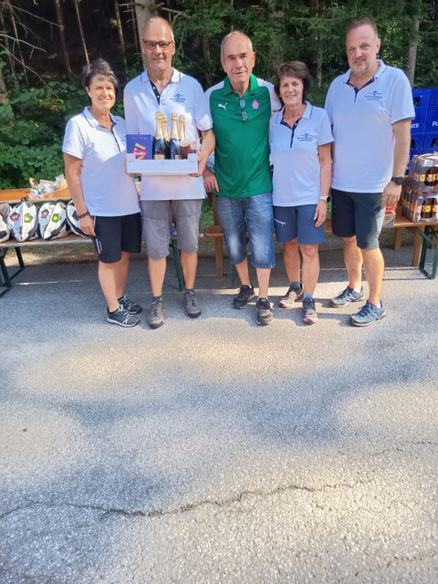 3.Platz -Auto Gradwohl VL.Bine,Werner,Herbert,Burgi und Bernhard.