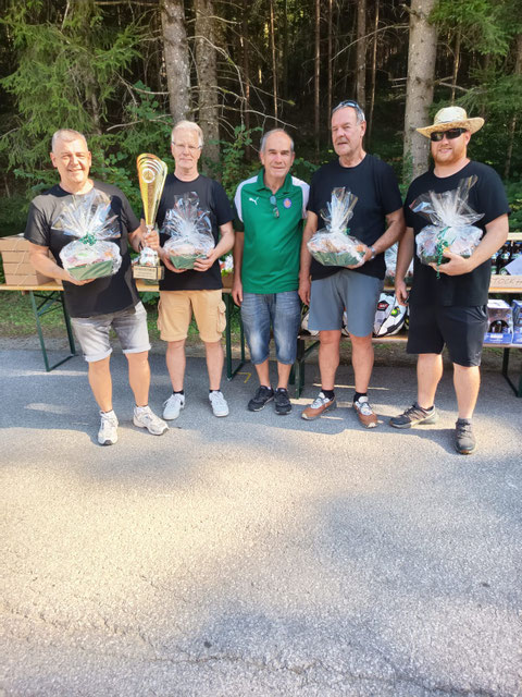 1.Platz-Heurigen Haller.VL.Wuffi,Herbert,Obmann Herbert,Franz und Dominik