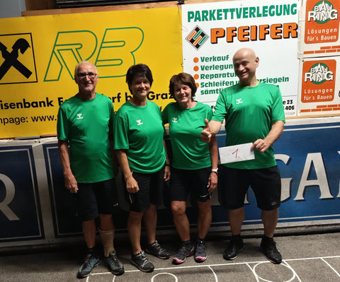 1.Platz-Gaby,Bine,Burgi und Franz.