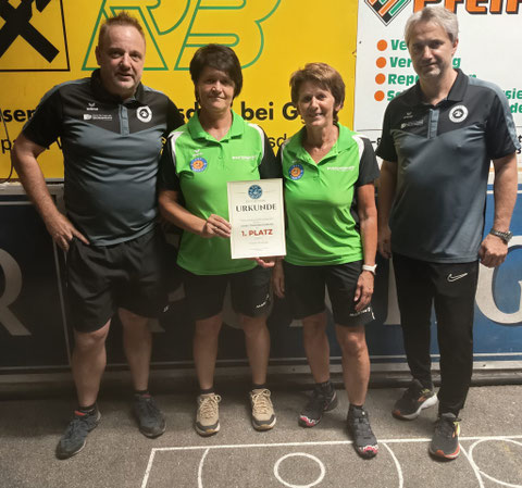 1.Platz:Bernhard,Bine,Burgi und Walter.
