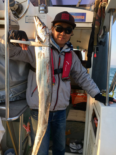 ご遠方！ワイハ～からのご乗船！誠にありがとうございます。初釣りで良型ゲット(*^_^*)。数も20本越えでしたね！(^^♪。お見事でした。