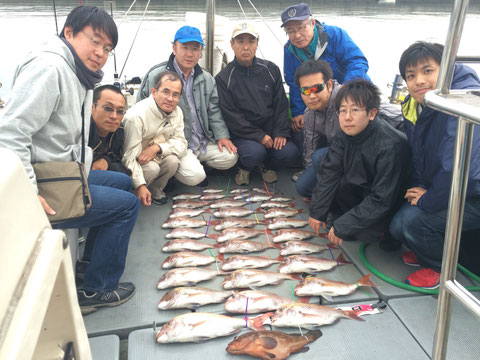 今日は、7名の方が初釣り・初タイラバ！まずはレクチャーしていると隣でヒット！！皆さんびっくり！！私も（笑）。その後もポツリとゲット！皆さん頑張って頂き全員安打(^O^)／で早めの終了とさせて頂きました。最終まで巻き×2お疲れ様でした。