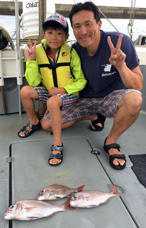 今日は夏休み最後の日気合十分入れすぎでの出船！ですが…。厳しい状況&天気も厳しく…。顔のみ。お兄ちゃんごめんね"(-""-)"でもお父さんには勝利！おめでとう(*^_^*)。悪天候の中お疲れ様でした。次回リベンジお待ちしてます。