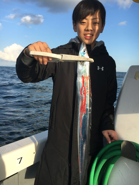 中学生お兄ちゃん！初めて釣った太刀魚君(^^♪いっぱい釣ったね(^^♪