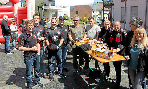 Unter anderem strahlender Sonnenschein sorgt für tolle Stimmung bei den Besuchern des Brunnenfestes in Merenberg. (Foto: Henche)