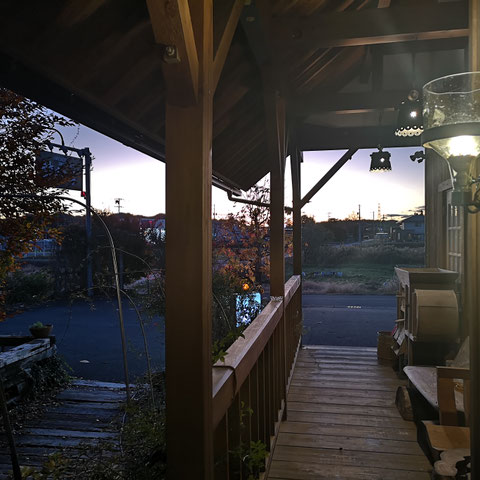 塩 胡椒 煙 カナダ仕込みの燻製レストラン スモークハウス笑わず