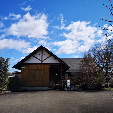    岐阜 美濃 関 郡上 各務原 長良川 板取川 うだつの町並み イタリア カフェ カナダ 飲食店 ご飯 パルマ レストラン グルメ バー ビストロ ランチタイム ディナー 夕食 お昼 食事 ログハウス  暖炉 薪ストーブ スモーク 燻製 料理 テイクアウト チキン ウインナー サバ おつまみ 富有柿 ハンバーグ ピザ カレー スイーツ 仕込み パスタ ピザ ジビエ  天然酵母 無農薬 ワイン 胡椒 野草 本場の味 手作り おすすめ 人気 和む 癒し 大人 おしゃれ 居心地 デート 近く チキン  