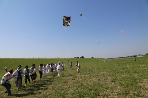 大凧揚げ祭りの様子