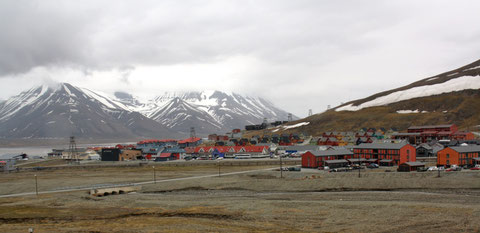 Lonyearbyen im Juni 2013