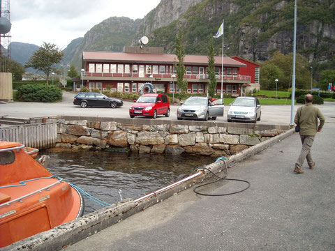 Administationsgebäude vom Kraftwerk in Lysebotn.