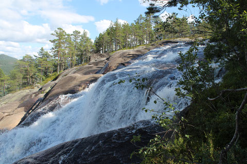 Blick auf den oberen Abschnitt des Wasserfalls