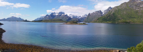 Blick auf die Einfahrt zum Trollfjord bei Tennstrand