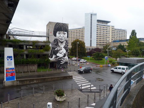 fresque JEF AEROSOL au CHU de Bordeaux dans le cadre d'Octobre Rose (org. Keep a Breast / Street art Bordeaux)