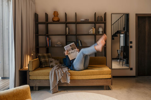 AGRAD CHALET RESORT Chiemsee-Chiemgau, Bavaria Luxury, your way. Breakfast appears as if by magic, the spa is yours alone, and the silence is as deep as the forest. Or head for the peaks – the Chiemgau Alps are calling. Do everything. Or nothing at all. O