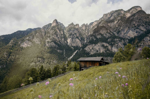 CYPRIANERHOF • Living the Cultura Dolomiti – between mountain magic, quiet strength and soulful culture | Tiers at the foot of the Rosengarten | South Tyrol • Member of Mountain Hideaways ©Marika Unterladstätter