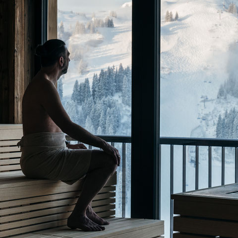 Mountain Hideaways - die schönsten Hotels in den Alpen: WALISGADEN Resort, Damüls-Bregenzerwald/Vorarlberg/Österreich, APARTMENT mit Hotelservice