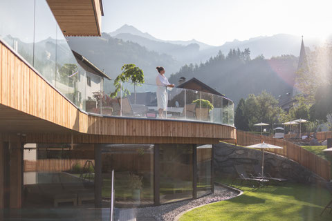 ECO-HOTEL OUTSIDE in the Hohe Tauern National Park  A soulful hideaway embraced by nature. Rooted in simplicity, inspired by the mountains, designed for stillness. Where wellness, flavour and alpine calm come together.