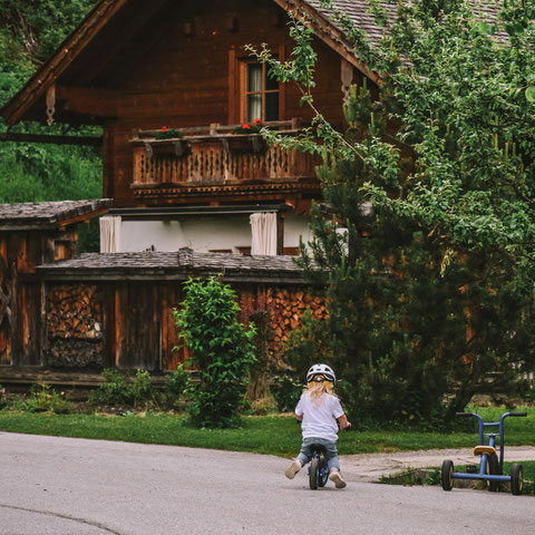 Holzleb’n Family Village – where chalet comfort meets farmyard charm in the heart of Salzburg’s mountains. A Mountain Hideaways member. ©Mela Hipp