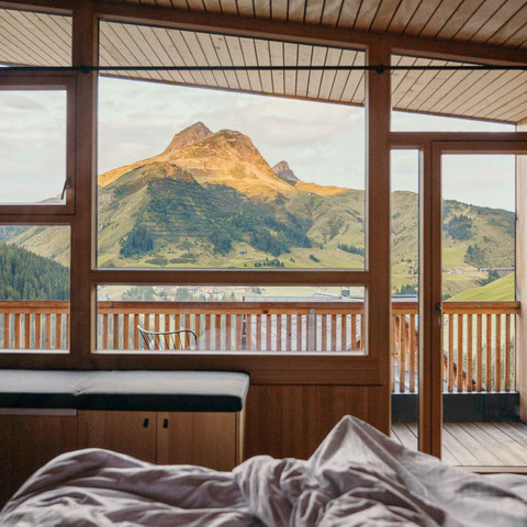  MOUNTAIN HIDEAWAYS - die schönsten Boutiquehotels in den Alpen: HOLZGAUERHAUS, Warth am Arlberg - Tirol