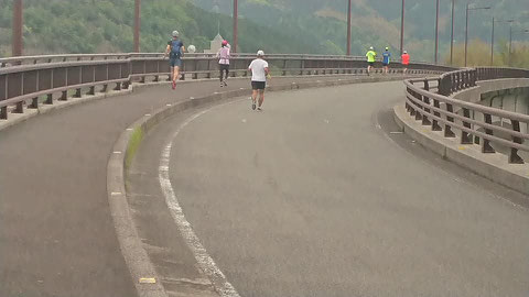 途中の呑見山観音からは一気に下る!