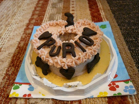 今年のお誕生日ケーキですwwクリームはさつまいも、中身はお肉です(´・ω・`)