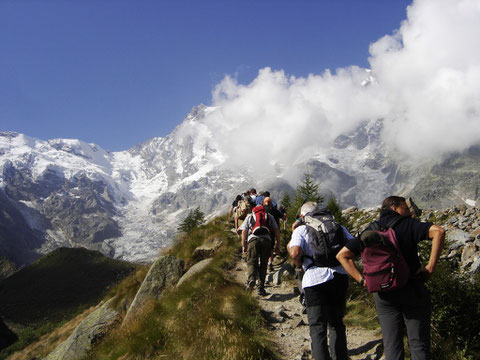 8 e 9 settembre 2012 - Alpini in gita a Macugnaga...            Escursione al rif. Zamboni (m 2050)