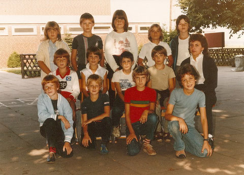 Abschlußklasse 1983 mit Klassenlehrerin Frau Müller