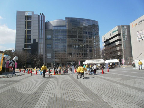 四日市市民広場で日本地図を作る