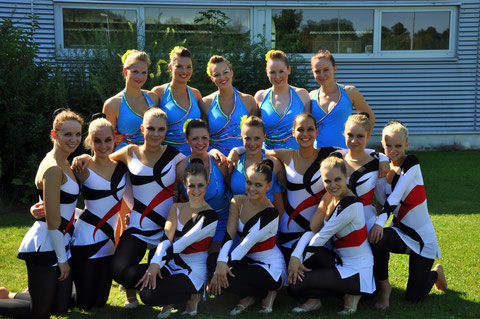 Westfalens erfolgreichste Gymnastik und Tanz Gruppen: Rhythmik Show Girls (in blau) und Stella