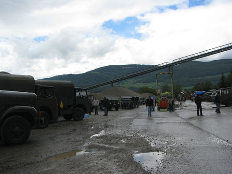 Schwingachserfahrzeuge SAURER  4MH , 6M und 8M und auch andere . Das Rote ist eine Notstromgruppe mit 12 Zylinder SAURER-Motor mit 1000 PS bzw. mit 2 Turbos dann mit 2500 PS