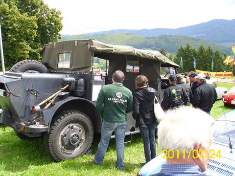 reges Interesse an einem unbekannten Fahrzeug wie der Saurer 4MH