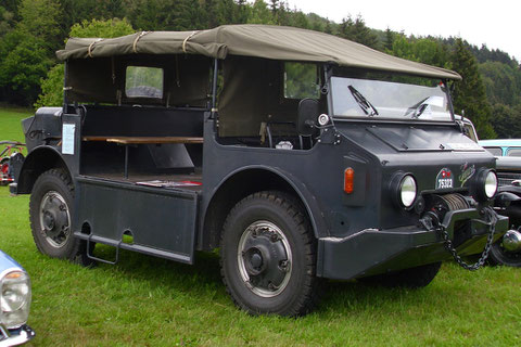 Saurer 4MH zwischen anderen Oldtimern