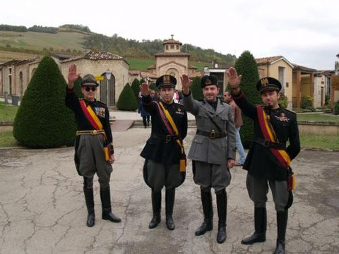 "28 ottobre 2007, immagini dal raduno a Predappio davanti alla tomba di Benito Mussolini in occasione dell'anniversario della marcia su Roma."