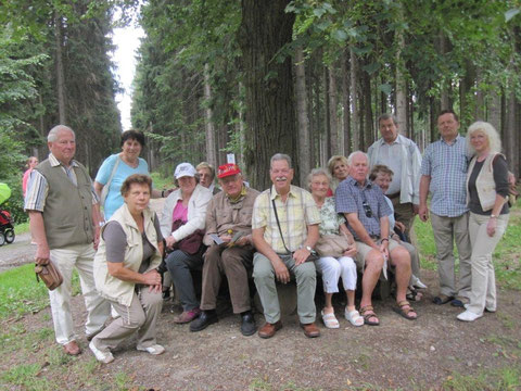 Rund um Waldhaus"                          bei einer Ruhepause an der Rundbank