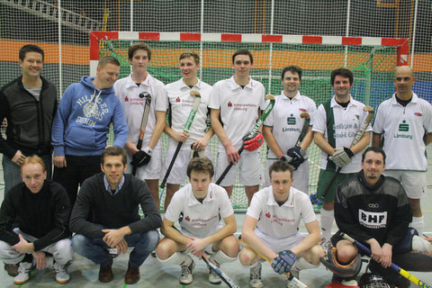 Verbandsliga-Meister und Oberliga-Aufsteiger LHC 1b: (vorne, v.li.) R. Jeuck, F. Schneider, L. Schmitt, C. Predikant, C. Kirchner, (hinten, v.li.) J. Brötz, Spielertrainer R. Wierschke, M.Kreß, L. Bünning, P.Heinzmann, S. Baer, G. Müller, C. Gerber