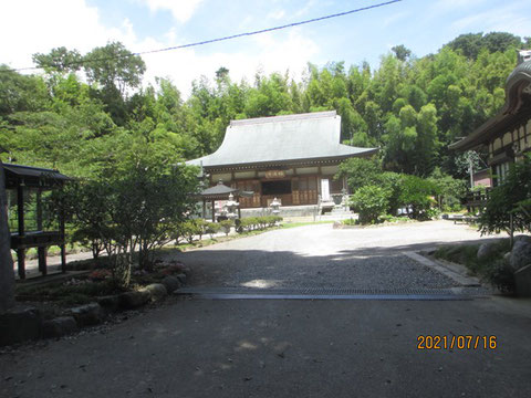 福満寺です。日差しの強いのがわかります