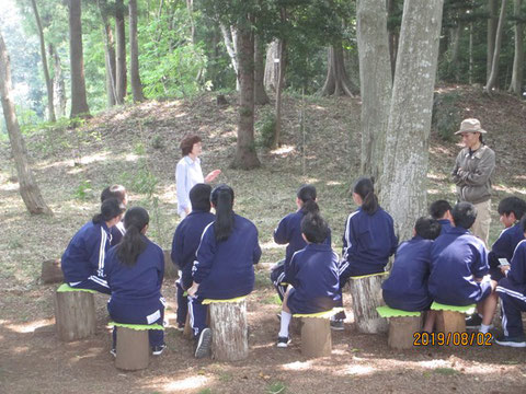 地主さんの一人から、これまでの活動地の利用状況などを伺う